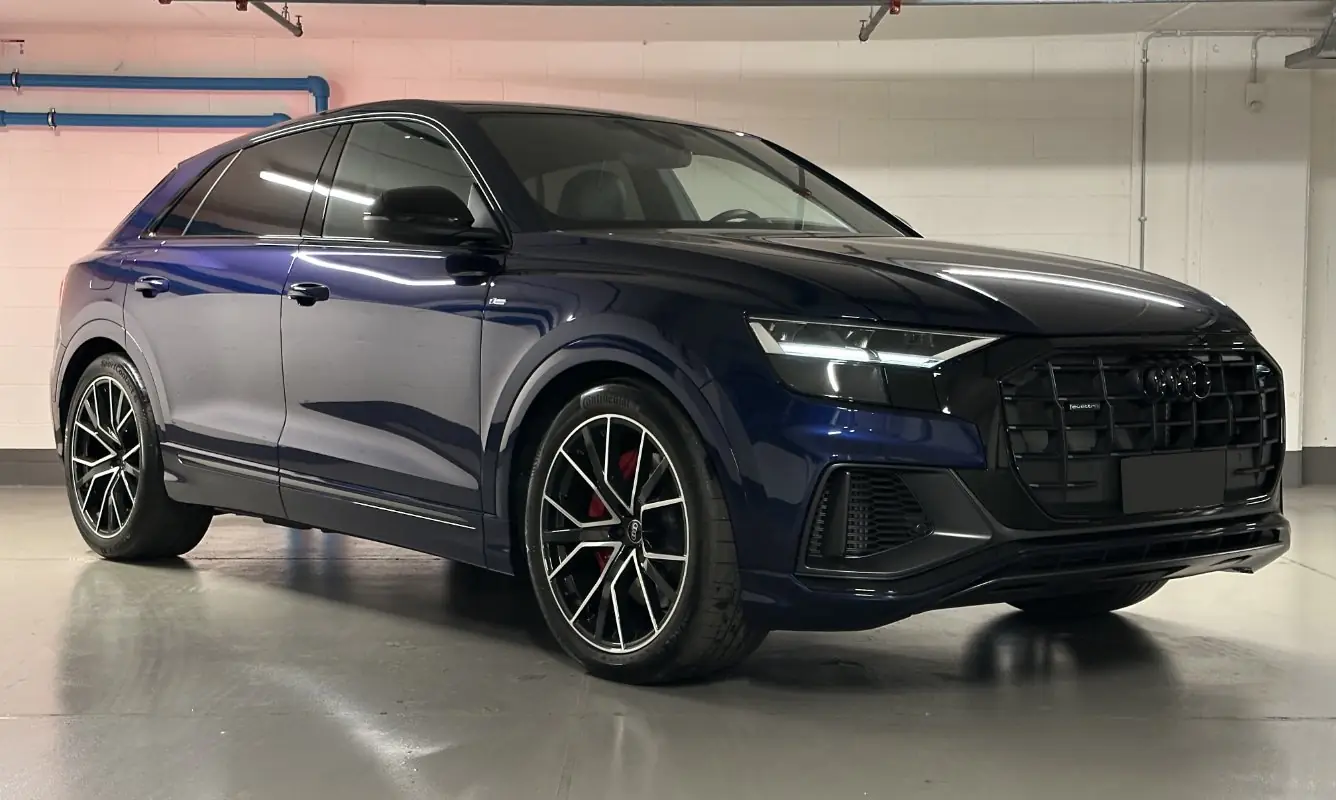 Audi Q8 55 TFSIe Sport a noleggio a Milano