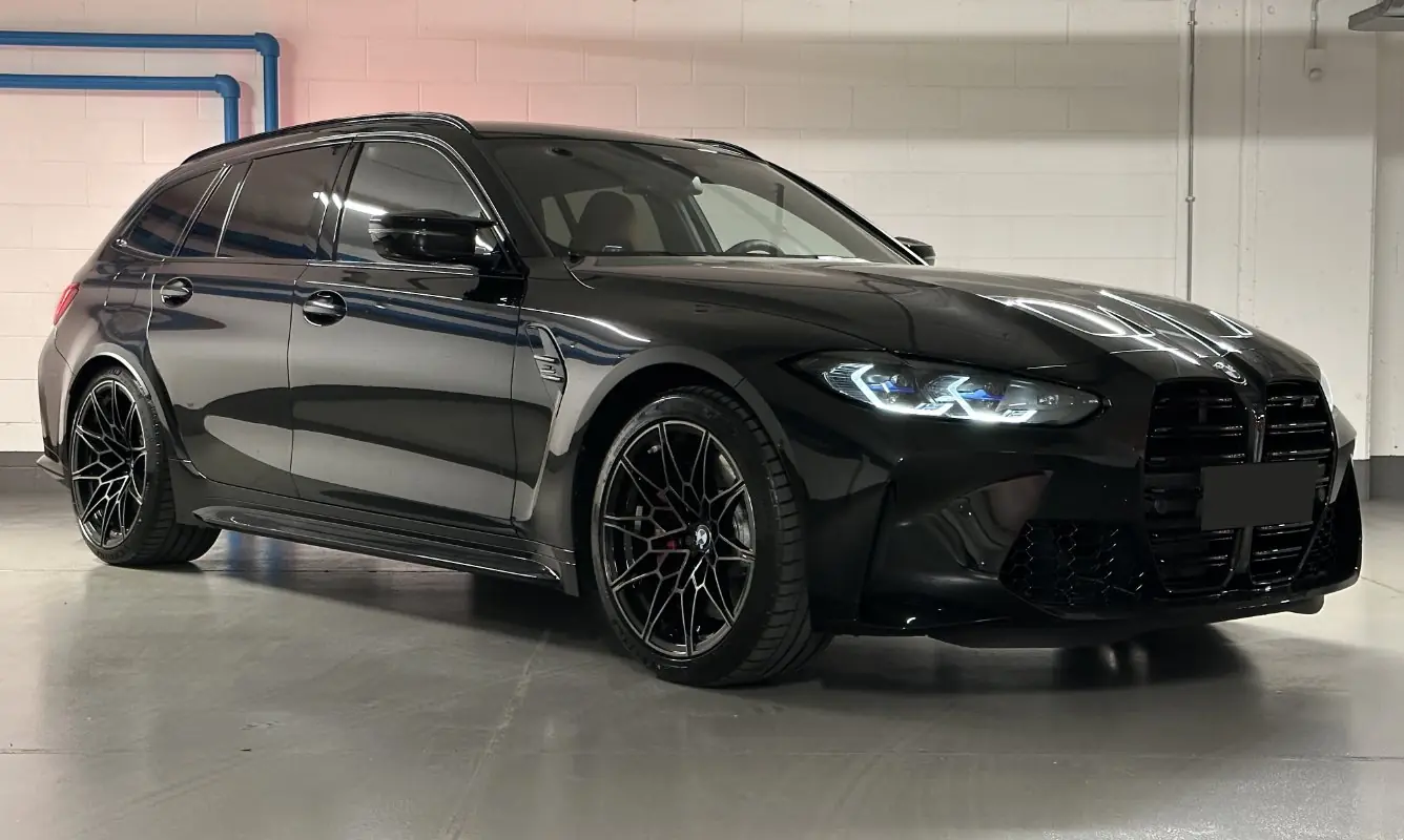 BMW M3 Touring Competition xDrive a noleggio a Milano