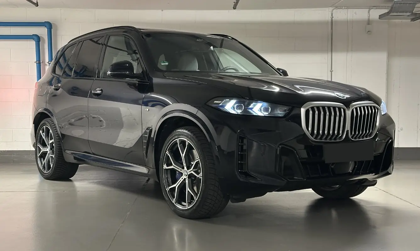 BMW X5 xDrive 30D a noleggio a Milano