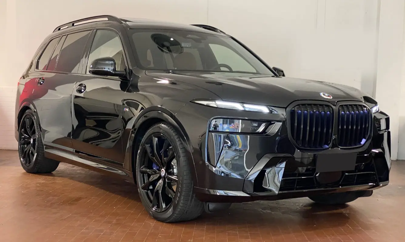 BMW X7 40d xDrive Msport a noleggio a Milano