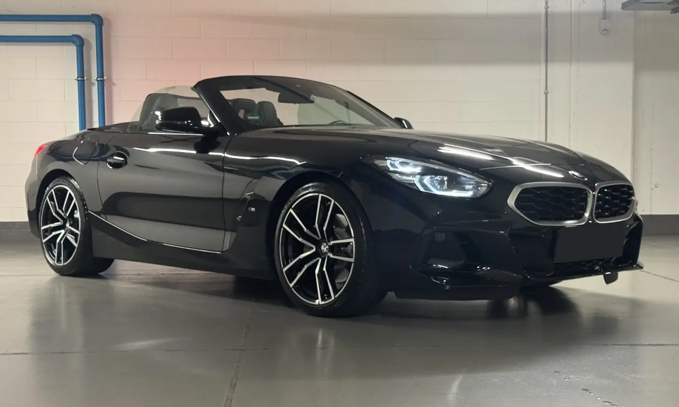 BMW Z4 Roadster sDrive20i a noleggio a Milano