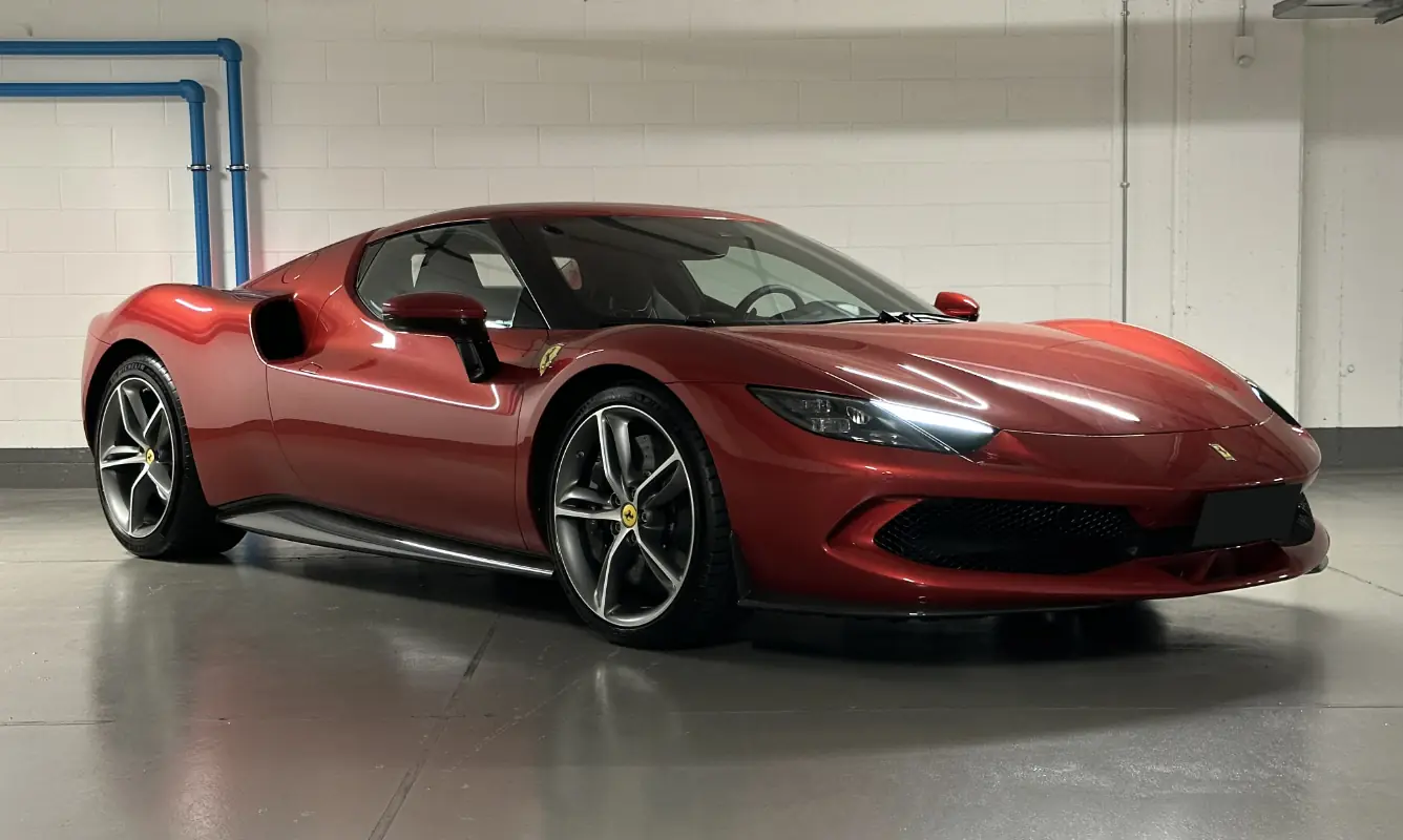 Ferrari 296 GTB a noleggio a Milano