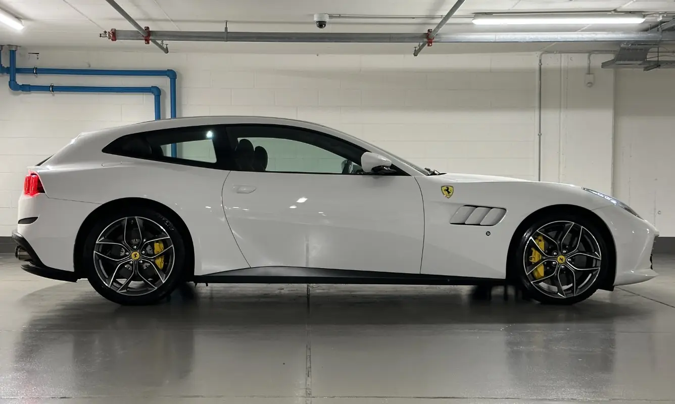 Ferrari GTC4 Lusso T - foto 3