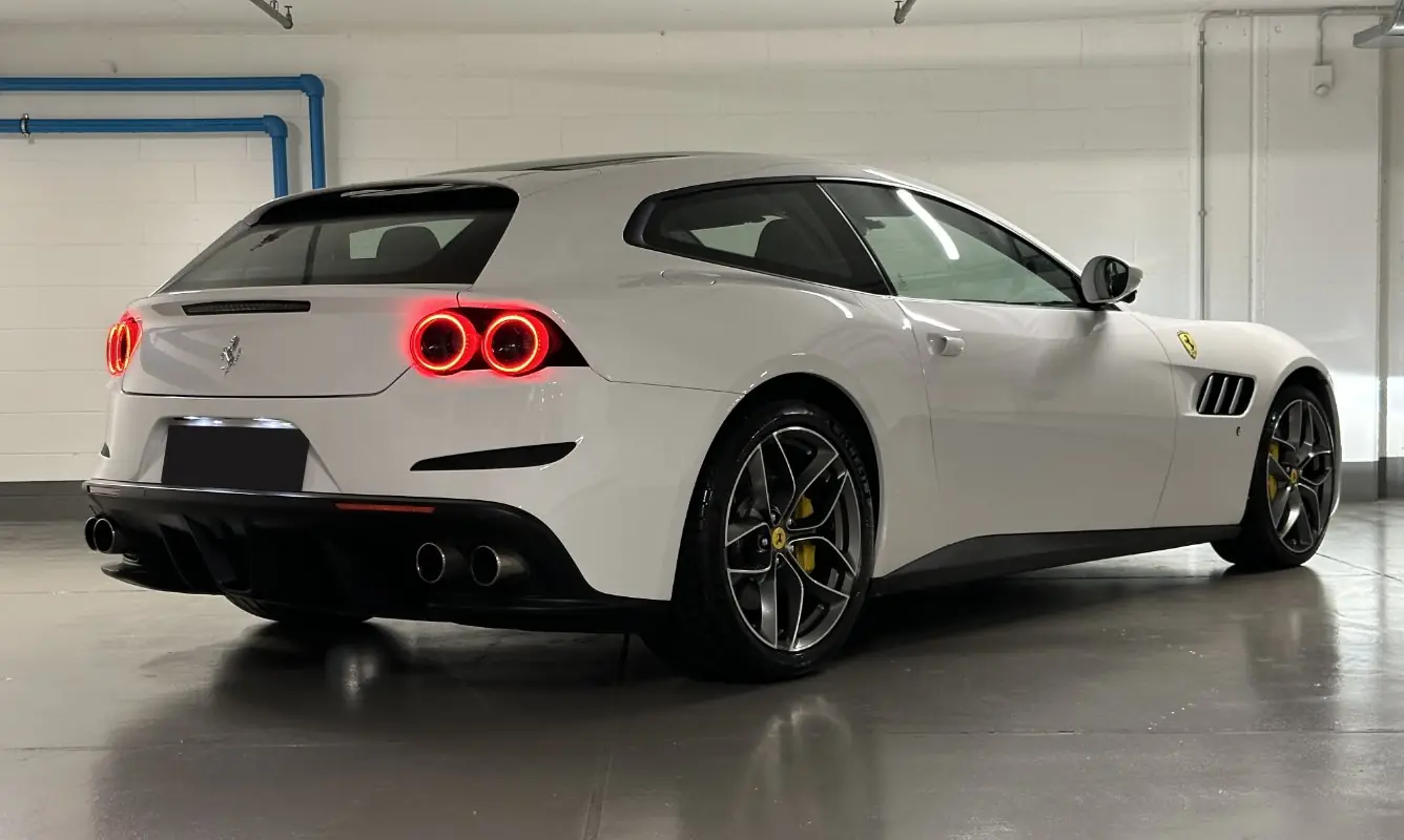 Ferrari GTC4 Lusso T - foto 4