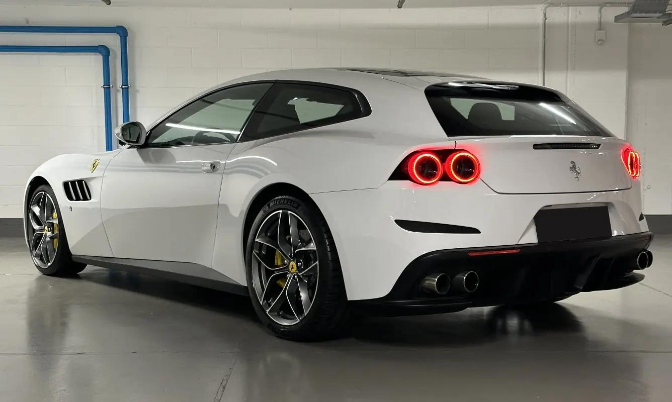 Ferrari GTC4 Lusso T - foto 6