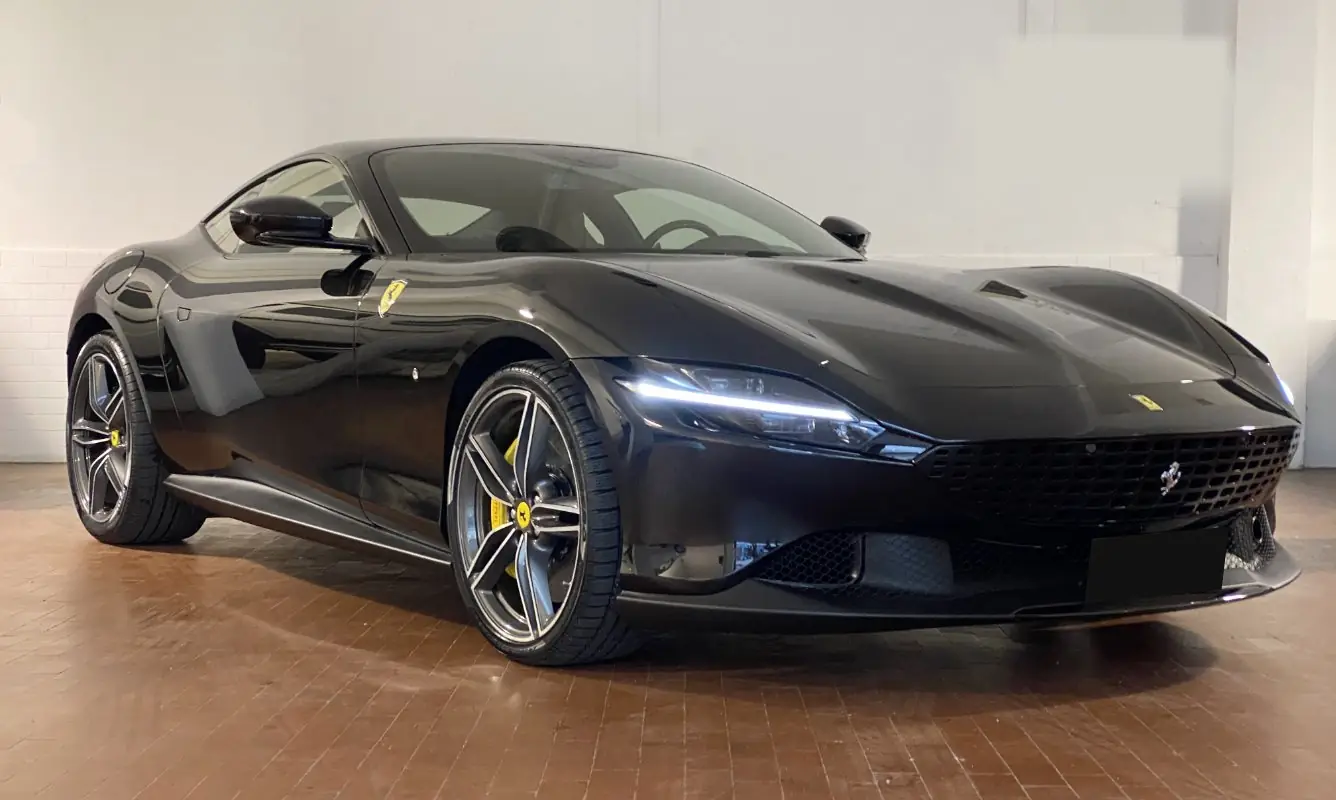 Ferrari Roma a noleggio a Milano