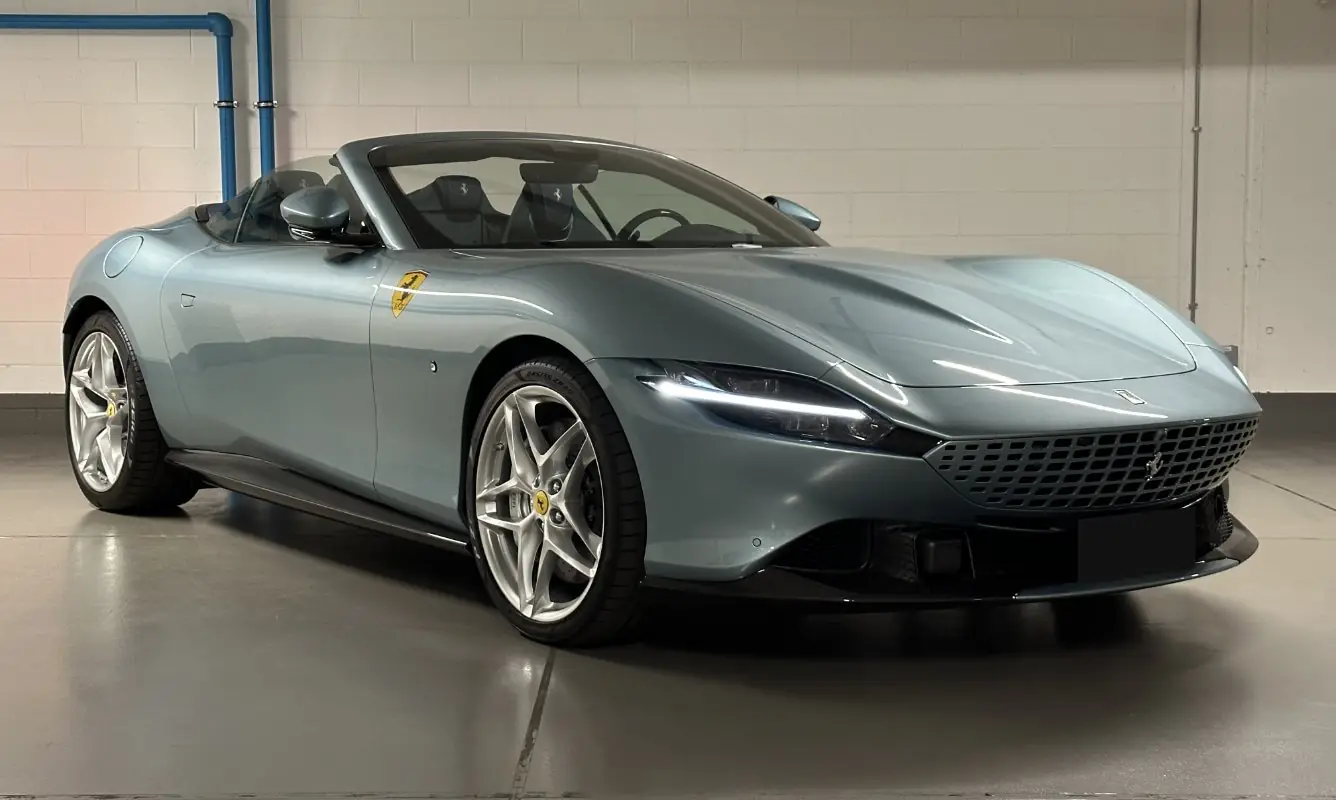 Ferrari Roma Spider a noleggio a Milano