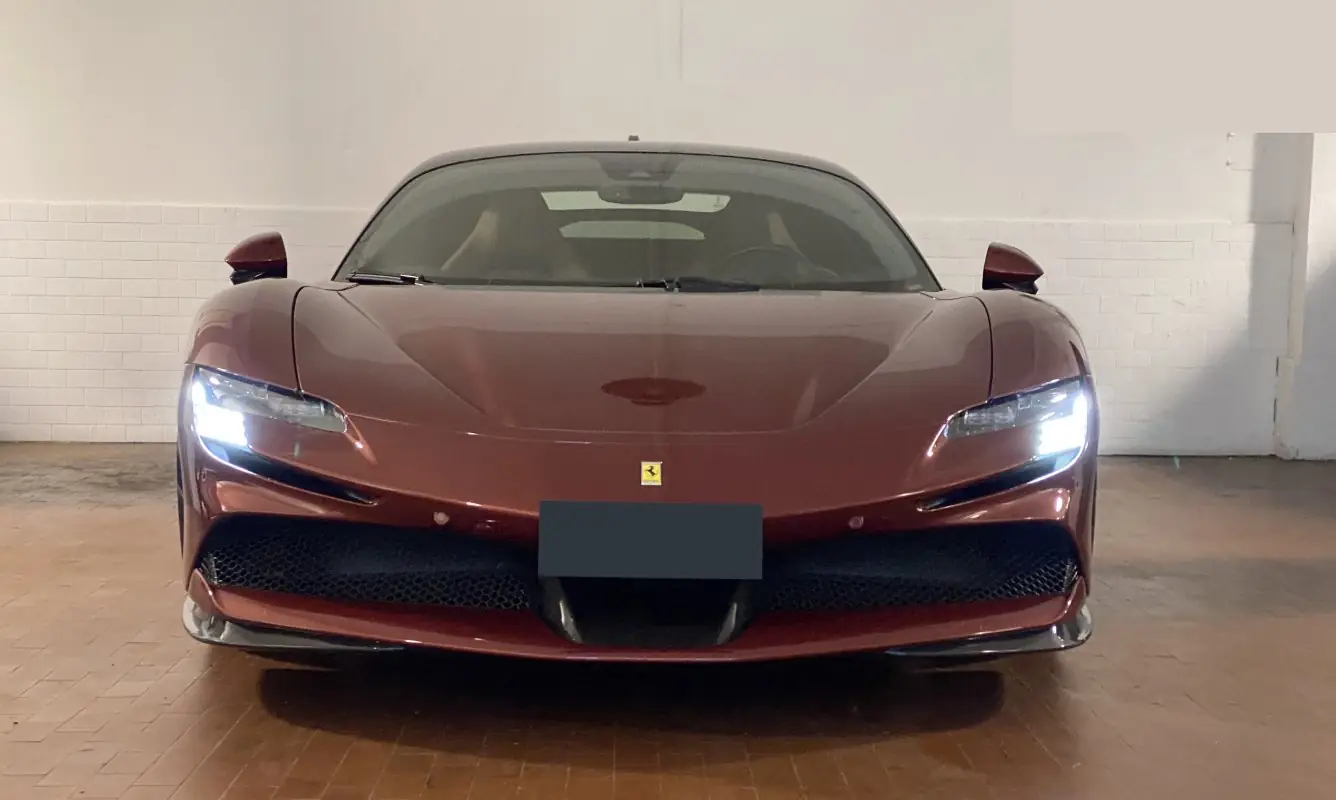 Ferrari SF90 Stradale - foto 1