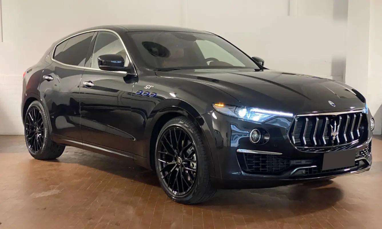 Maserati Levante GT Q4 a noleggio a Milano