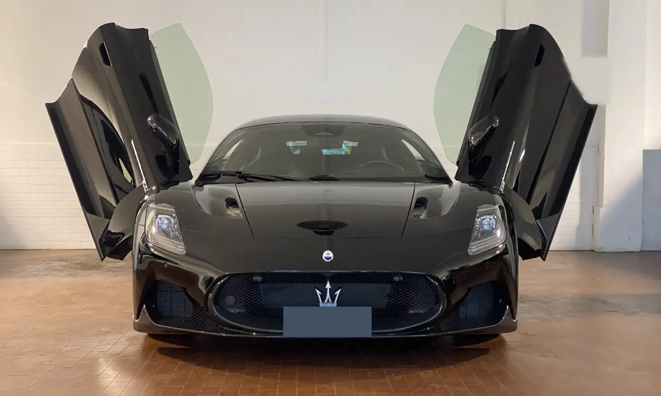 Maserati MC20 a noleggio a Milano