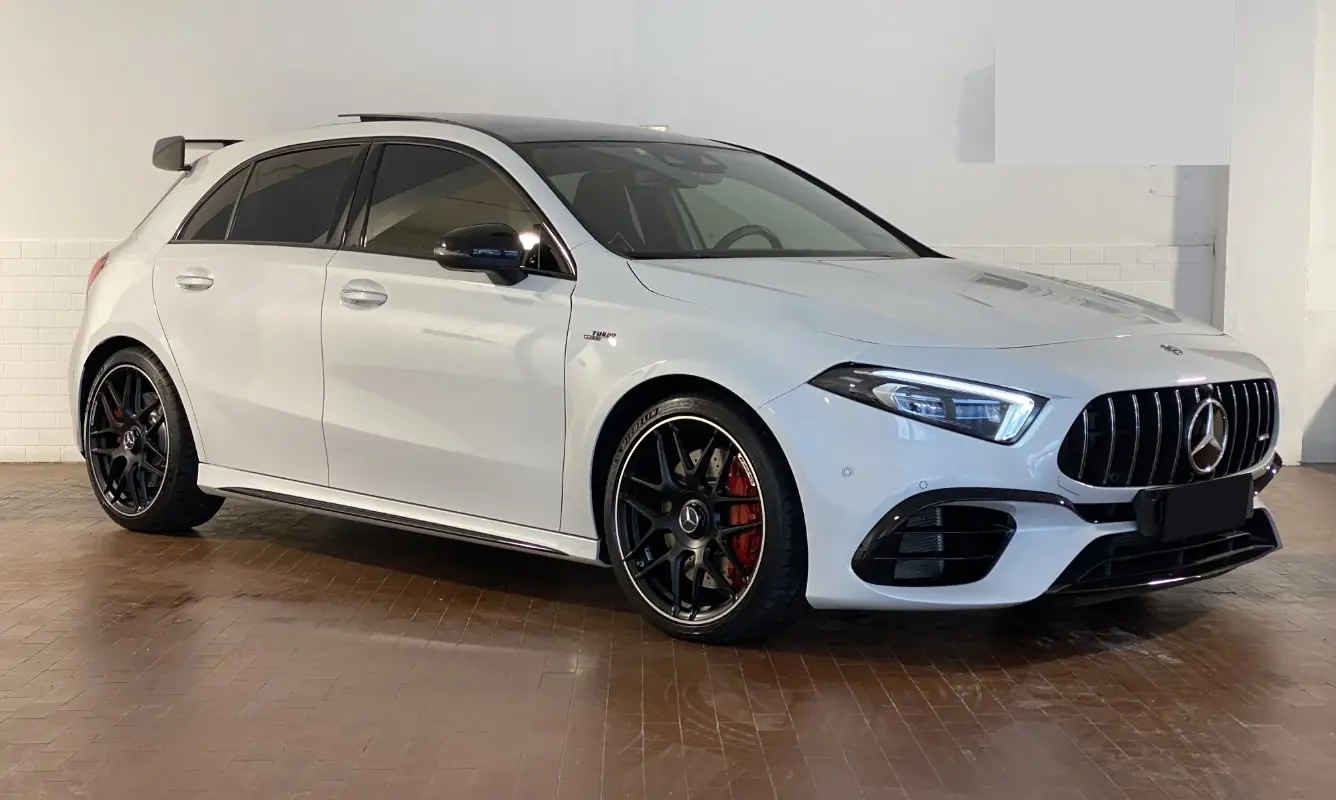 Mercedes A45S AMG a noleggio a Milano