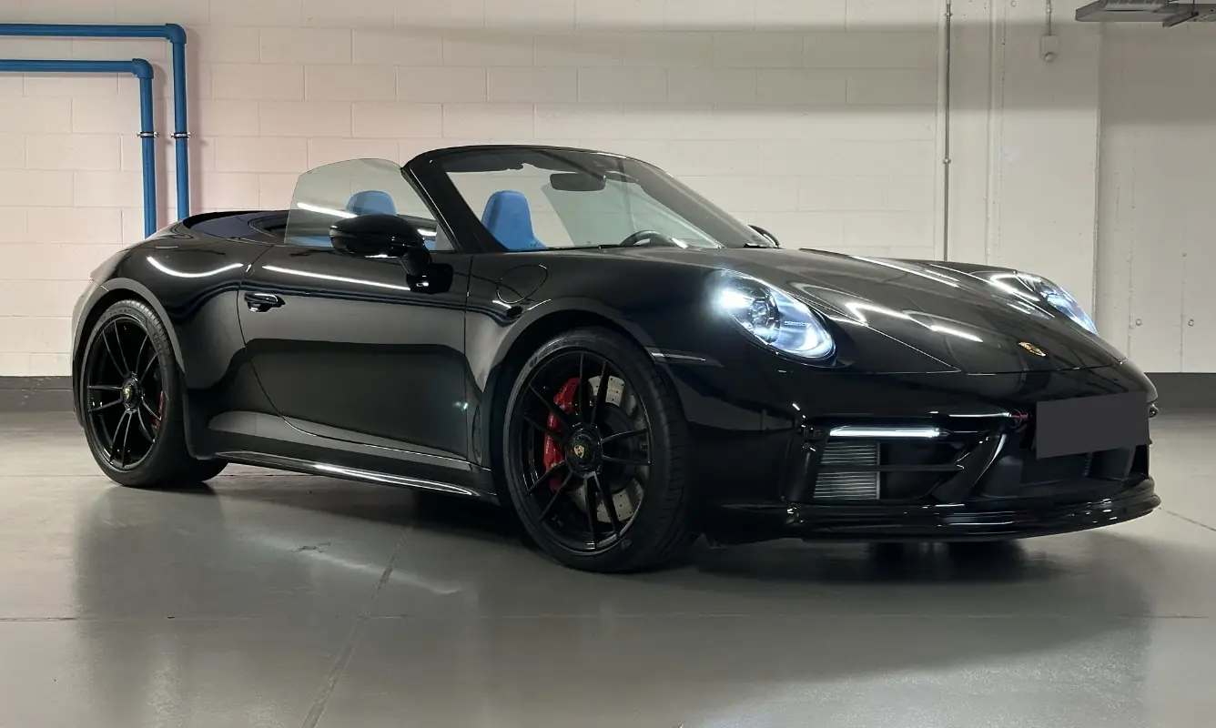 Porsche 911 992 Carrera 4 GTS Cabriolet a noleggio a Milano