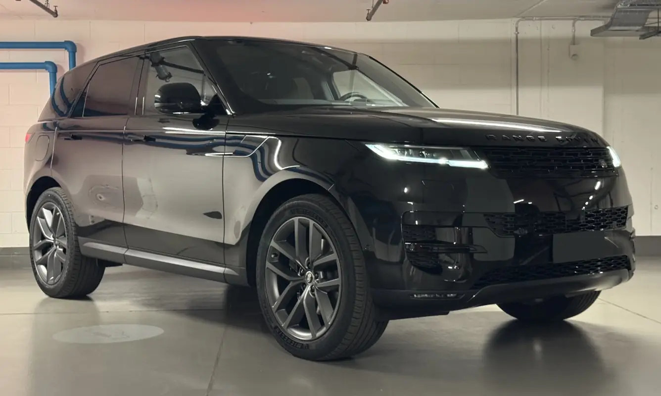 Range Rover Sport S D250 a noleggio a Milano