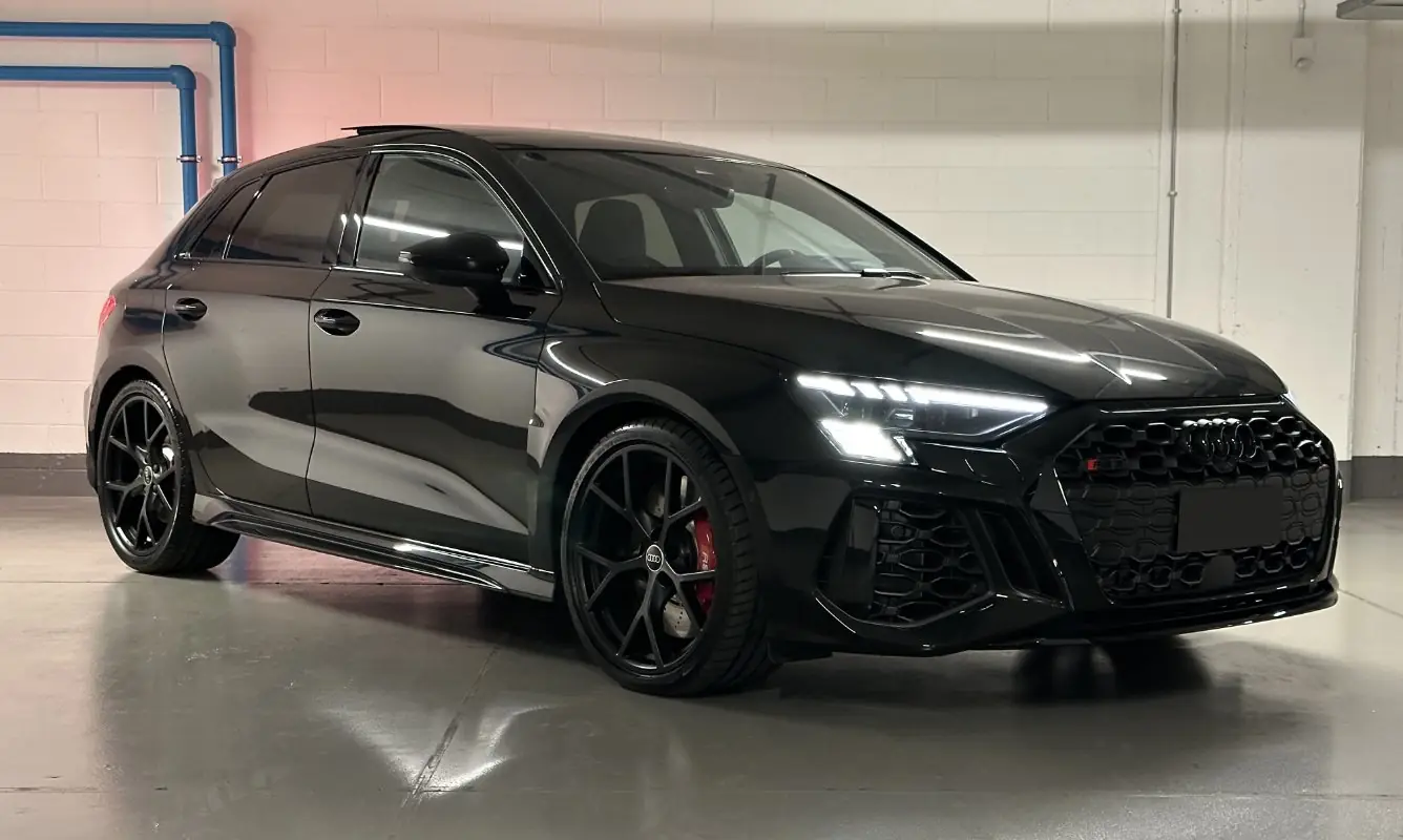 Audi RS3 Sportback a noleggio a Milano