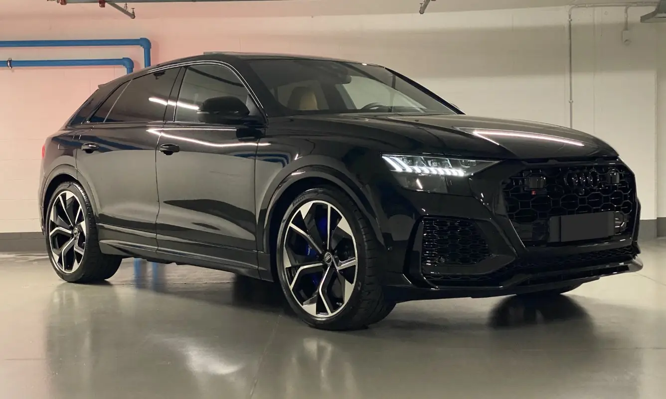 Audi RSQ8 a noleggio a Milano