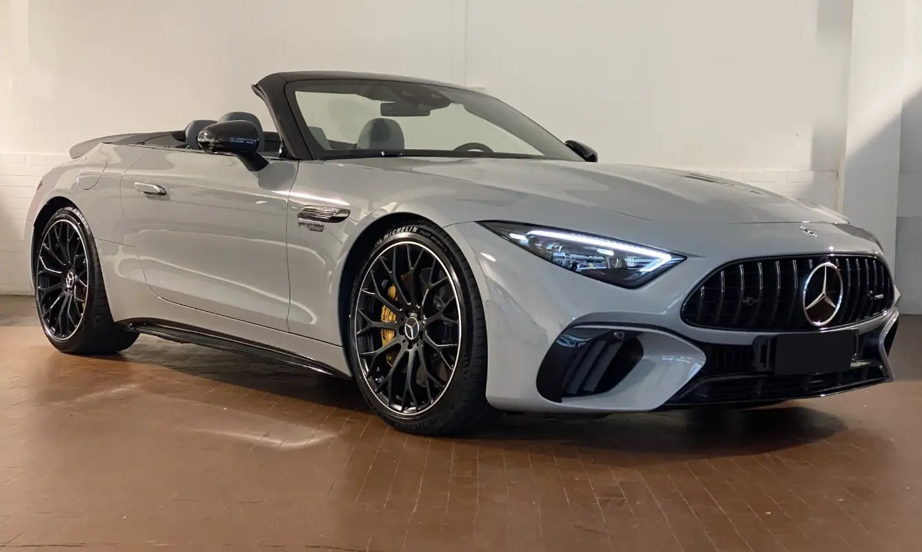 Mercedes SL63 AMG Roadster a noleggio a Milano