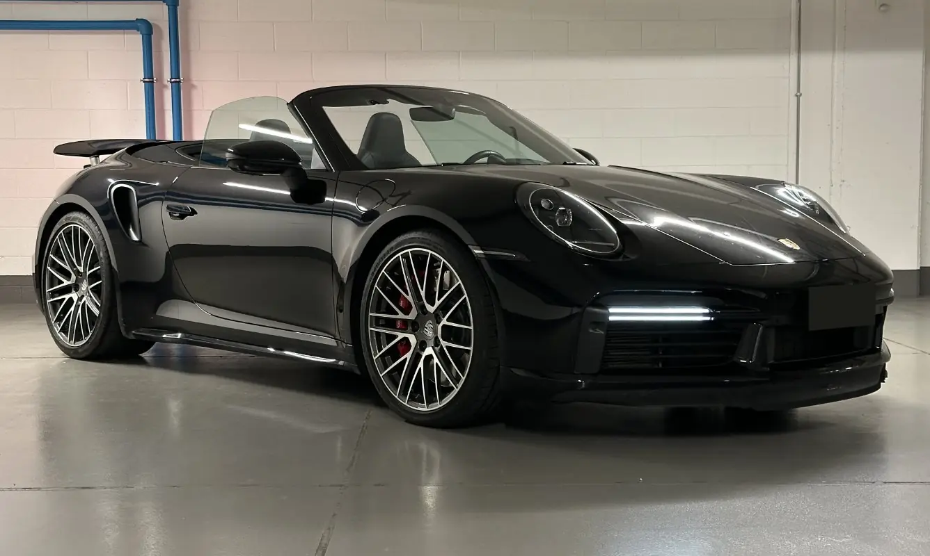 Porsche 911 Turbo Cabriolet a noleggio a Milano