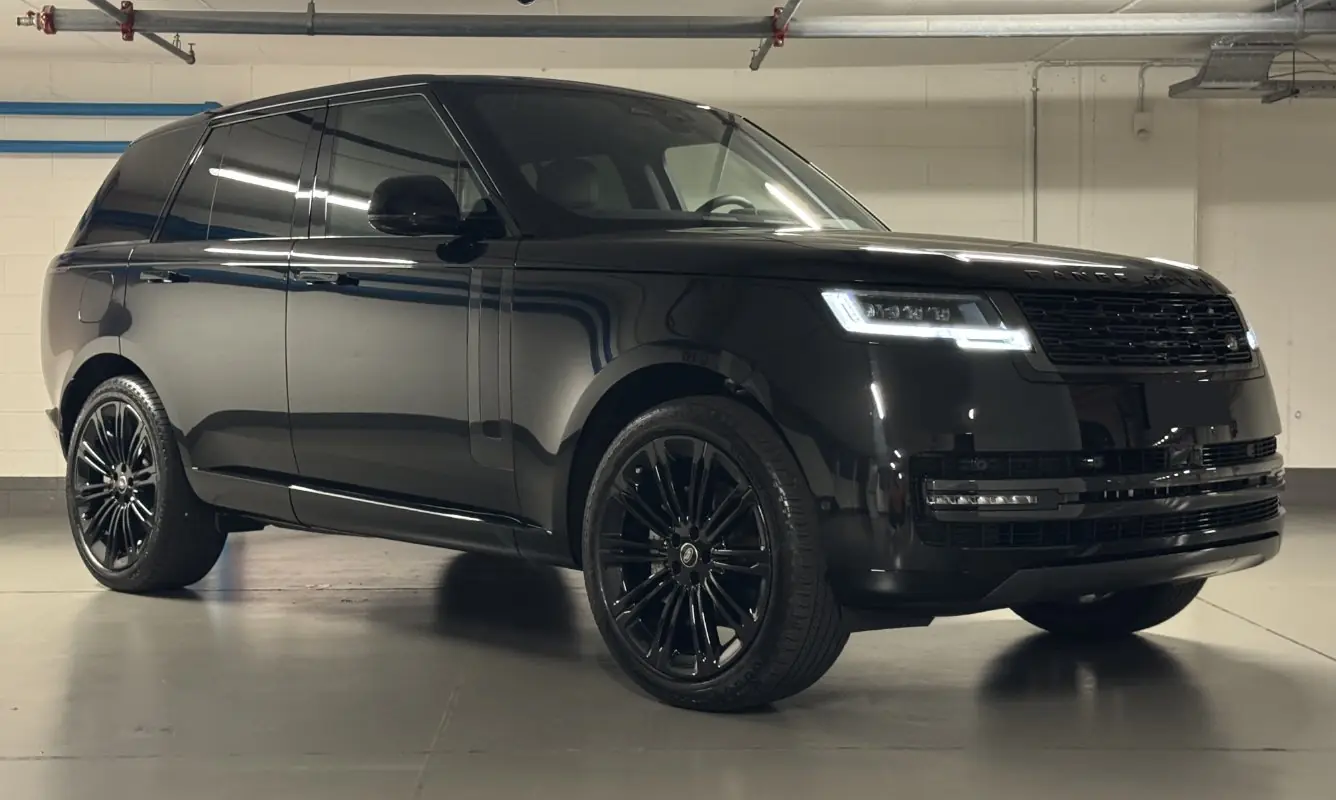 Range Rover Vogue HSE D250 a noleggio a Milano